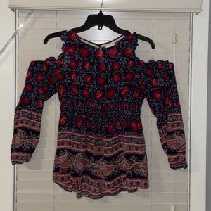 Peep shoulder floral shirt